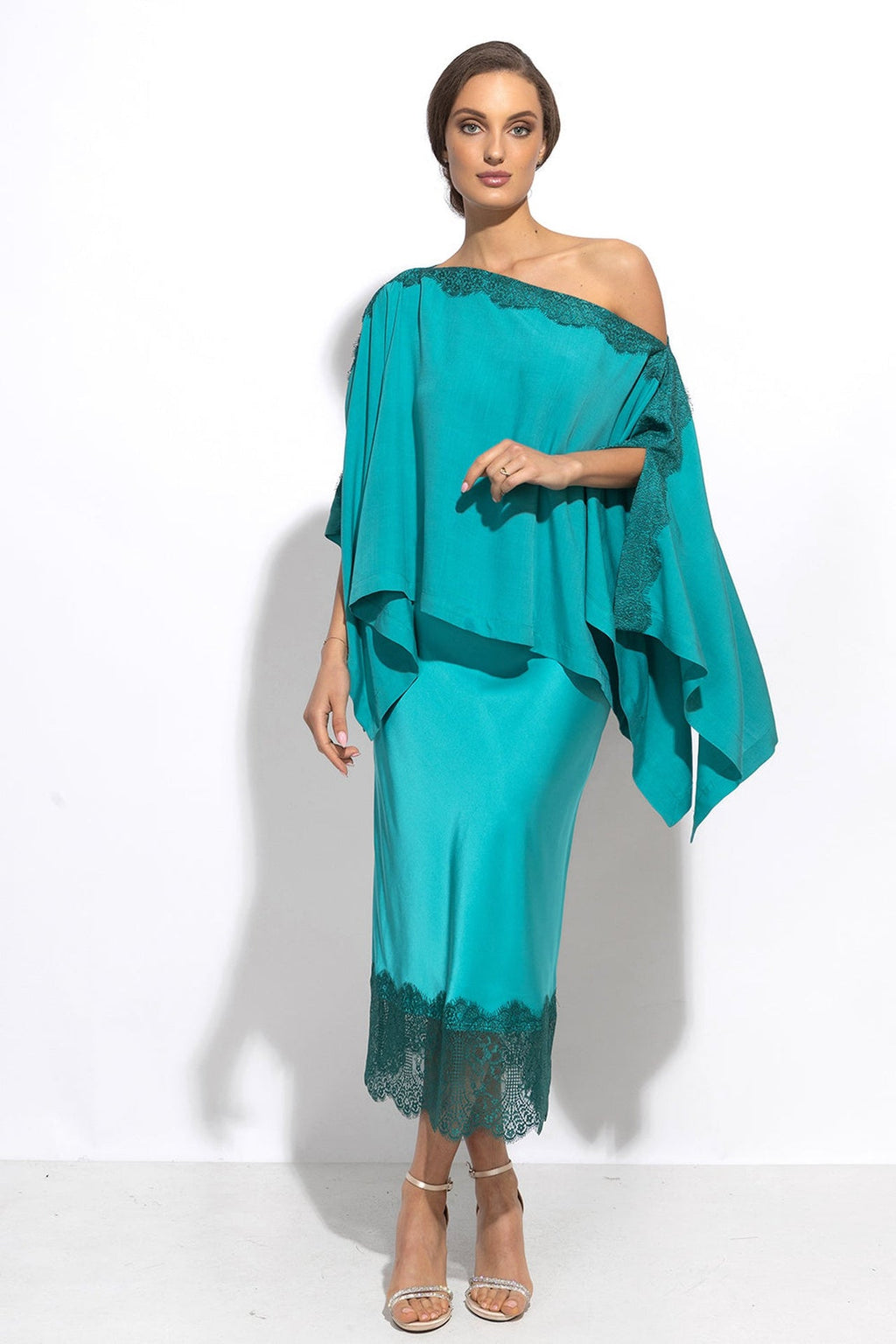 RELAXED VISCOSE TUNIC WITH SIDE SLITS AND LACE IN TURQUOISE - ESSENTIALS - Fashion Roots