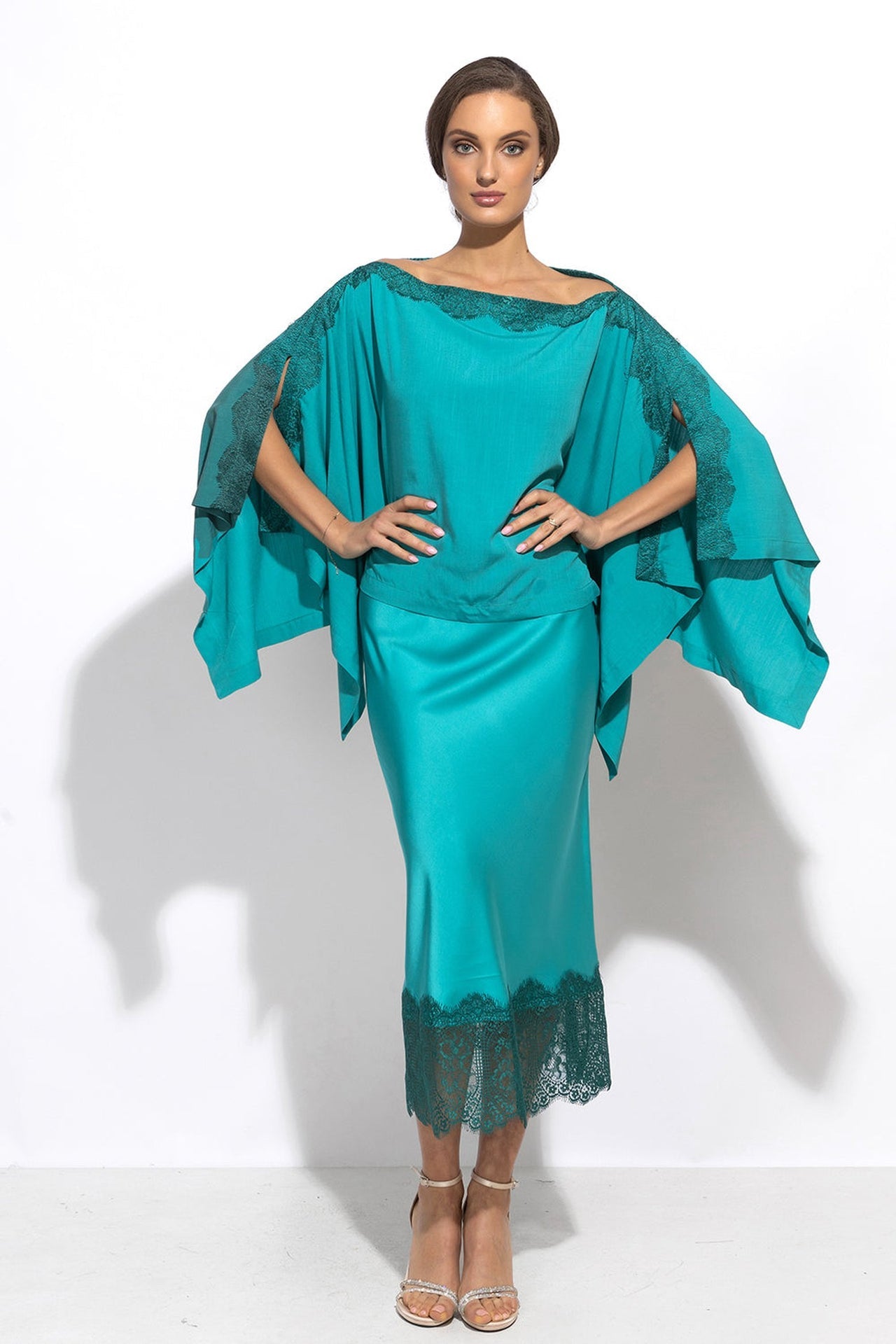 RELAXED VISCOSE TUNIC WITH SIDE SLITS AND LACE IN TURQUOISE - ESSENTIALS - Fashion Roots