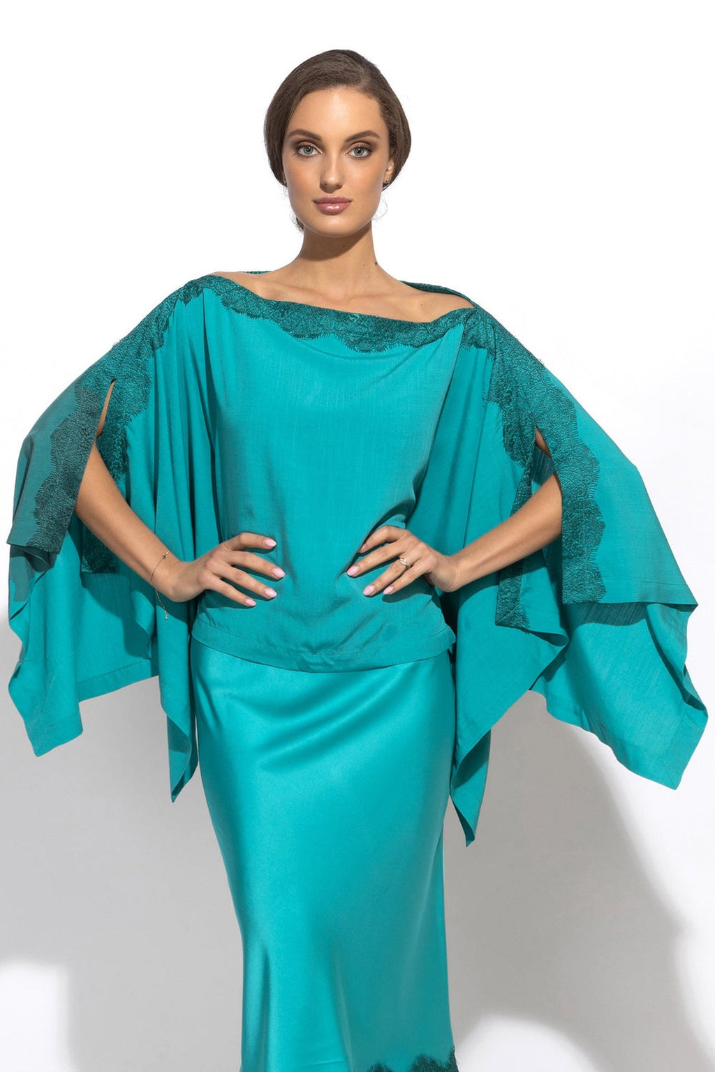 RELAXED VISCOSE TUNIC WITH SIDE SLITS AND LACE IN TURQUOISE - ESSENTIALS - Fashion Roots