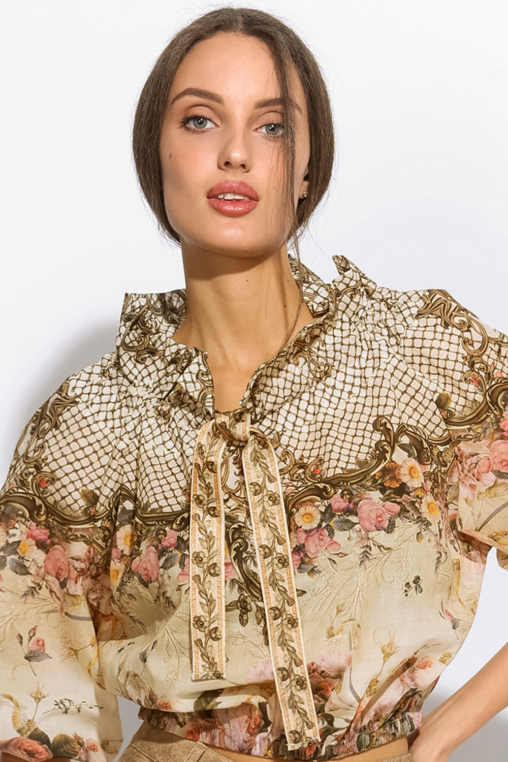 COTTON SHIRT WITH A STATEMENT COLLAR -  BAROQUE FLOWERS