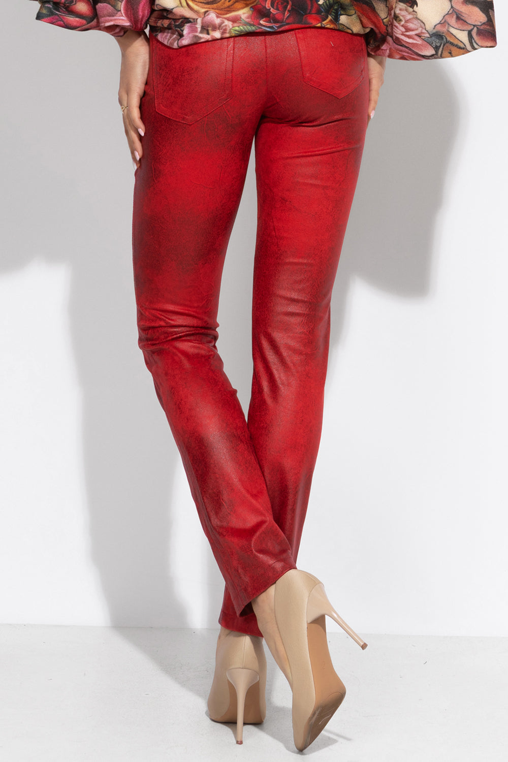 SUEDE LOOK SKINNY 5-POCKET PANTS IN RED - ESSENTIALS JIORO ПАНТАЛОН СЛИМ В ЧЕРВЕН ВЕЛУР - ESSENTIALS JIORO