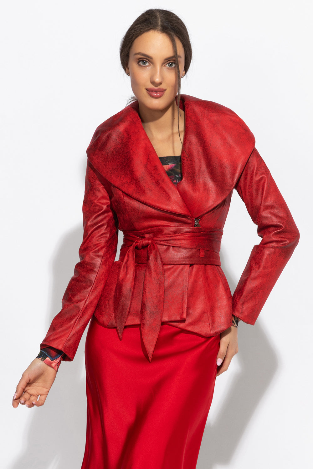 SUEDE-LOOK BLAZER WITH ASYMMETRICAL CLOSURE IN RED - ESSENTIALS JIORO БЛЕЙЗЕР С ШАЛ ЯКА ОТ ВЕЛУР В ЧЕРВЕНО - ESSENTIALS JIORO