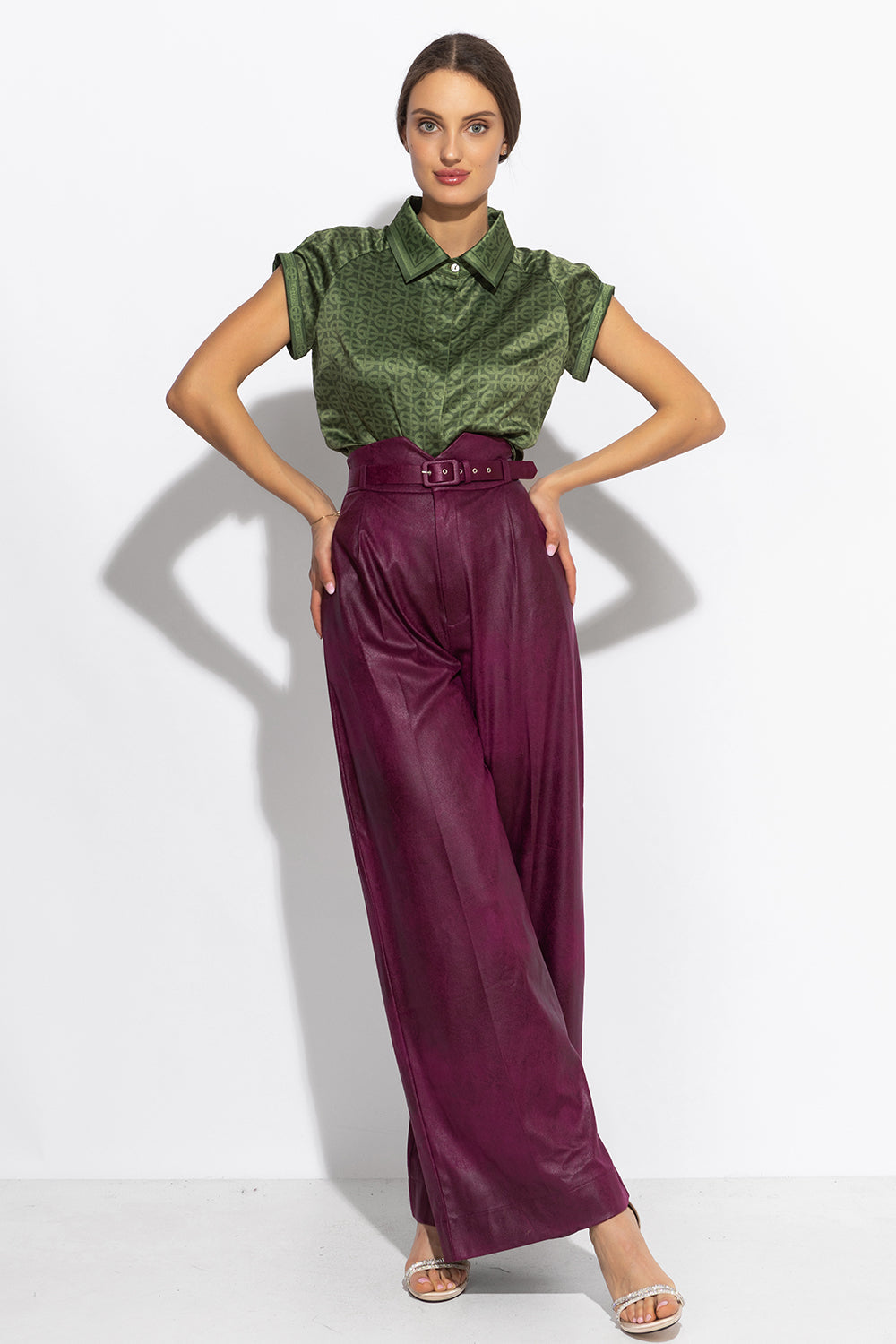 HIGH-WAISTED BURGUNDY TROUSERS – ESSENTIALS