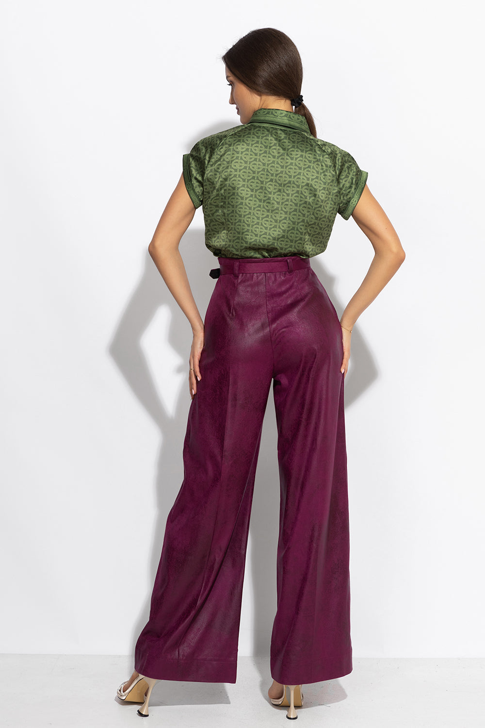 HIGH-WAISTED BURGUNDY TROUSERS – ESSENTIALS