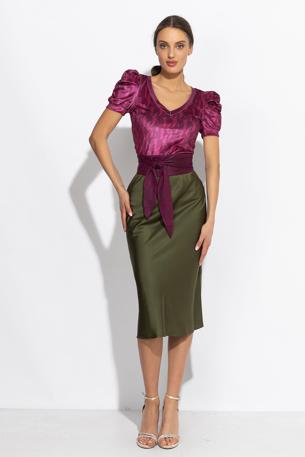 BLOUSE WITH PUFF SLEEVES AND V-NECKLINE - BURGUNDY LOGO