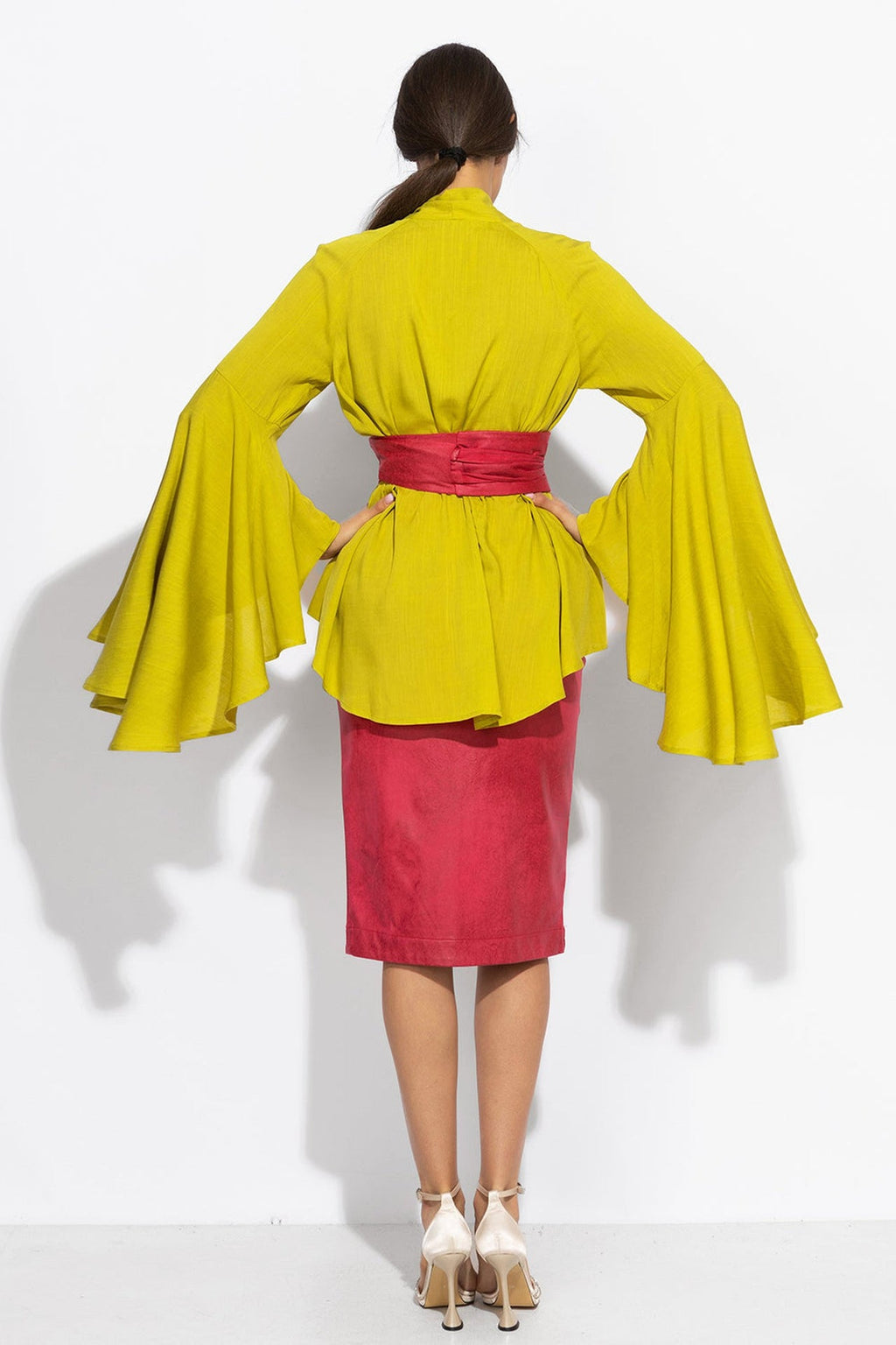 YELLOW ORCHE VISCOSE BLOUSE WITH FLARED SLEEVES - ESSENTIALS JIORO РИЗА ОТ ЗЕЛЕНА ВИСКОЗА С КЛОШ РЪКАВИ - ESSENTIALS JIORO