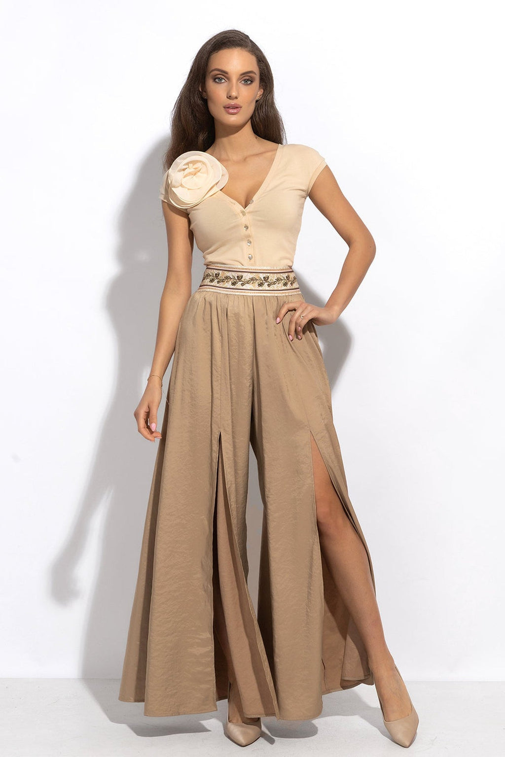 HIGH-WAISTED PANTS CUPRO TOUCH WITH SLITS IN BEIGE - ESSENTIALS - Fashion Roots