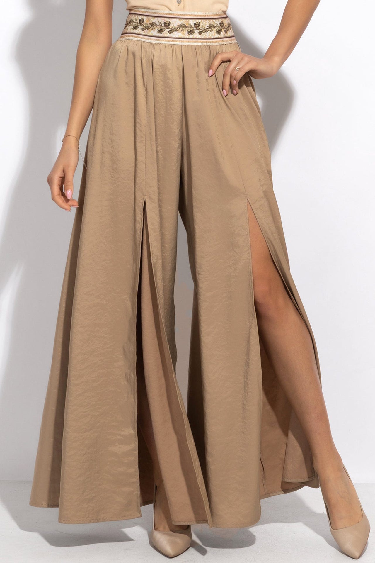 PANTALON TAILLE HAUTE CUPRO TOUCH AVEC FENTES BEIGE - ESSENTIALS