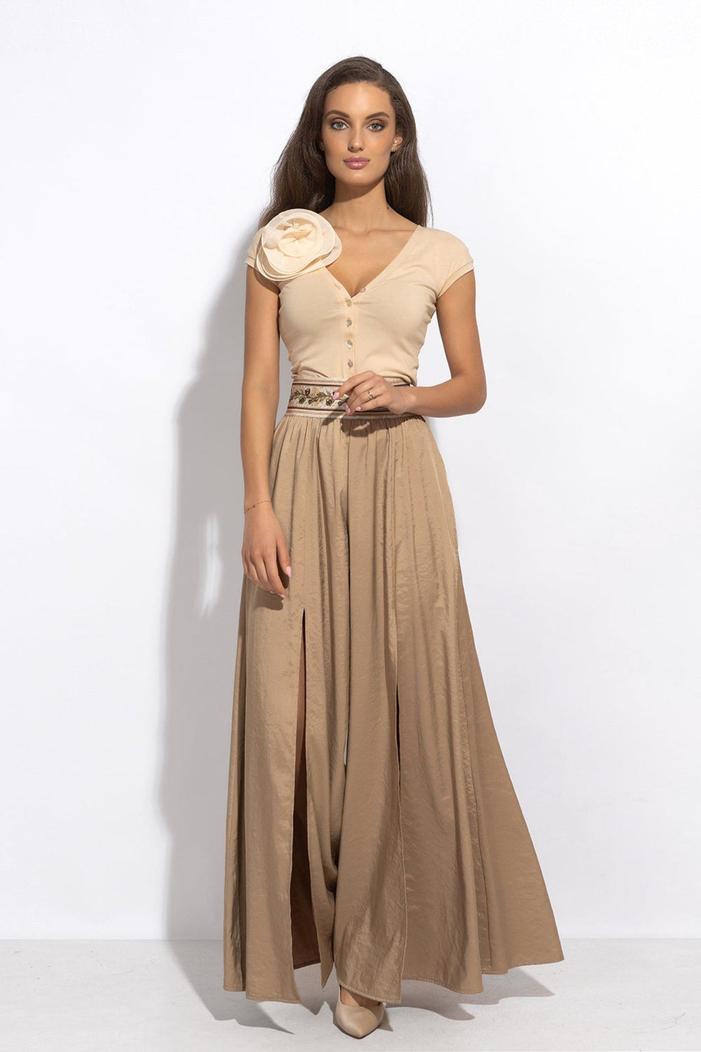 HIGH-WAISTED PANTS CUPRO TOUCH WITH SLITS IN BEIGE - ESSENTIALS