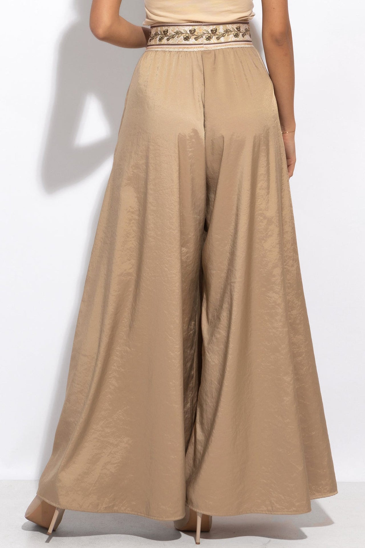 PANTALON TAILLE HAUTE CUPRO TOUCH AVEC FENTES BEIGE - ESSENTIALS