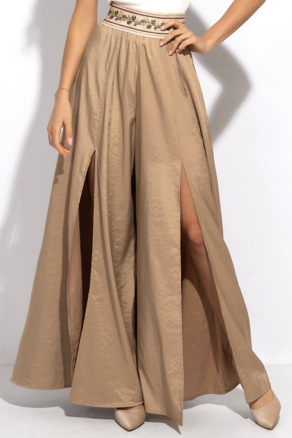 HIGH-WAISTED PANTS CUPRO TOUCH WITH SLITS IN BEIGE - ESSENTIALS