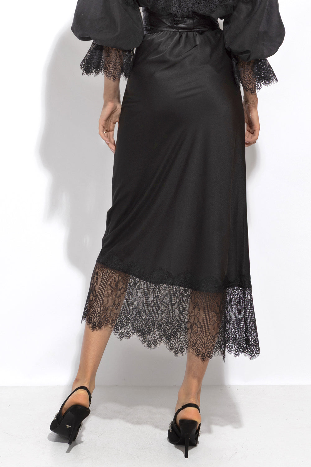 FLARED SKIRT WITH LACE TRIM IN BLACK - ESSENTIALS