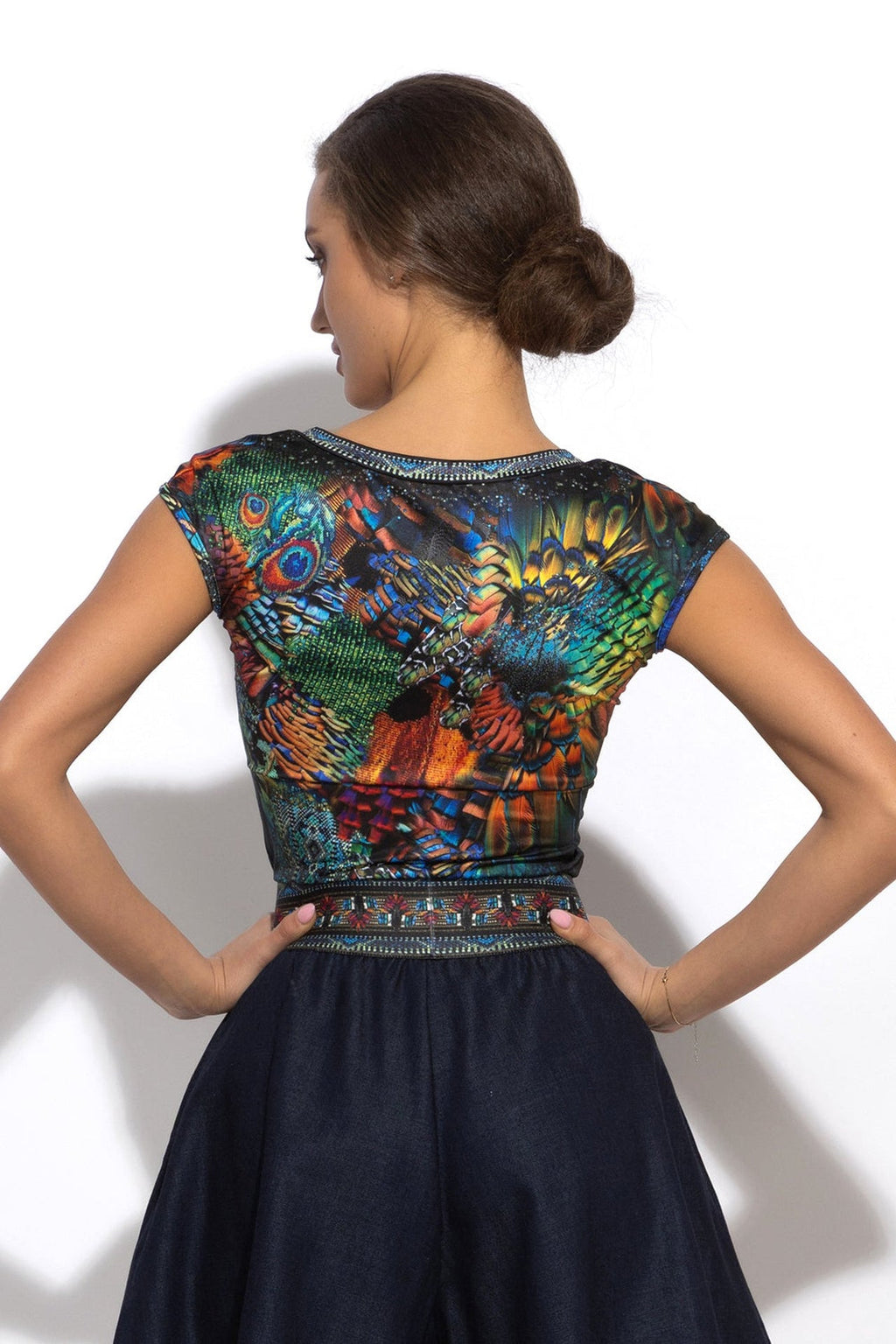 BASIC V-NECK T-SHIRT - AMAZONIA