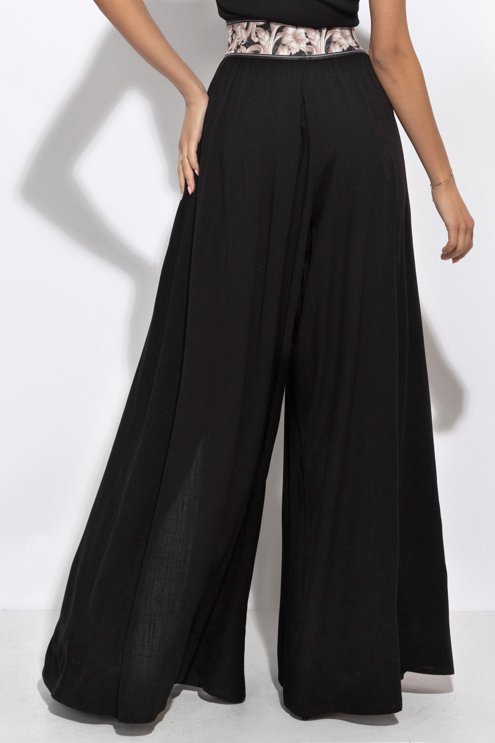 BLACK VISCOSE PANTS WITH ELASTIC WAIST IN BAROQUE PEARL AND SLITS - ESSENTIALS