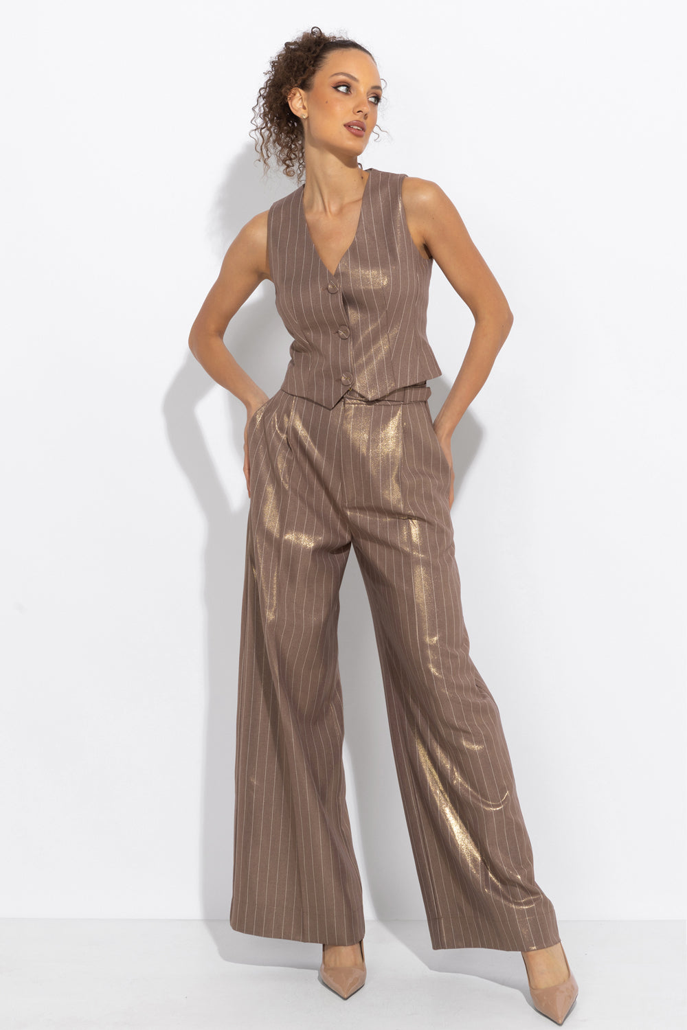 STRIPED VISCOSE BLEND VEST IN BEIGE - ESSENTIALS JIORO ЕЛЕК РАЙЕ ОТ ВИСКОЗНА СМЕС В БЕЖОВО - ESSENTIALS JIORO