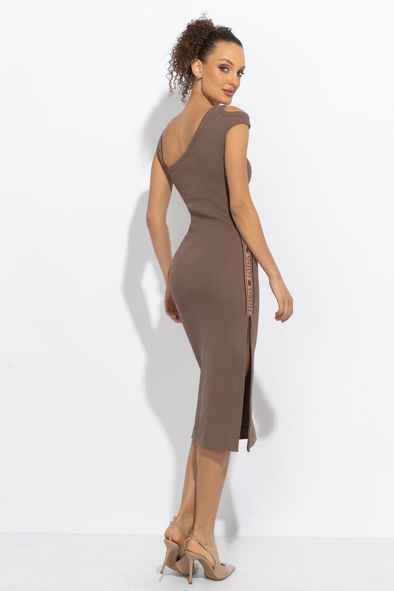 ROBE MIDI EN COTON AVEC ÉPAULES ET BRETELLES ASYMÉTRIQUES, LOGO MOUSSE MOCHA - ESSENTIALS