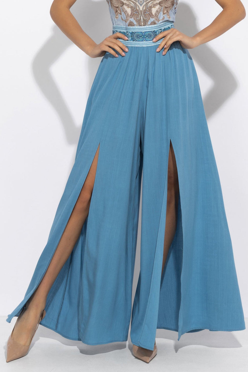 PANTALON EN VISCOSE BLEU CIEL AVEC FENTES - ESSENTIALS