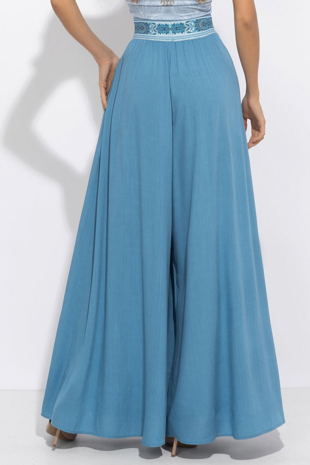 PANTALON EN VISCOSE BLEU CIEL AVEC FENTES - ESSENTIALS