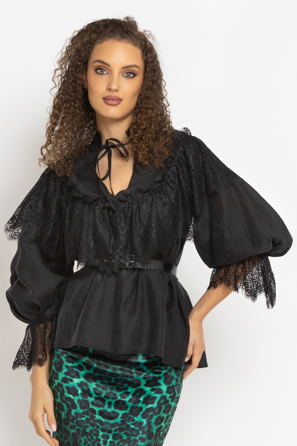 BOHEMIAN BLACK BLOUSE WITH PUFF SLEEVES AND LACE DETAILS - ESSENTIALS - JIORO