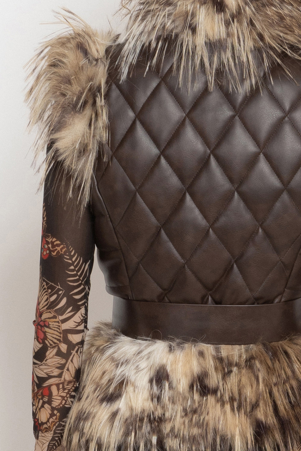LEATHER-EFFECT GILET WITH SERVAL FUR TEXTURE - ESSENTIALS JIORO ЕЛЕК С ЕФЕКТ НА КОЖА И ИМИТАЦИЯ НА КОСЪМ SERVAL - ESSENTIALS JIORO