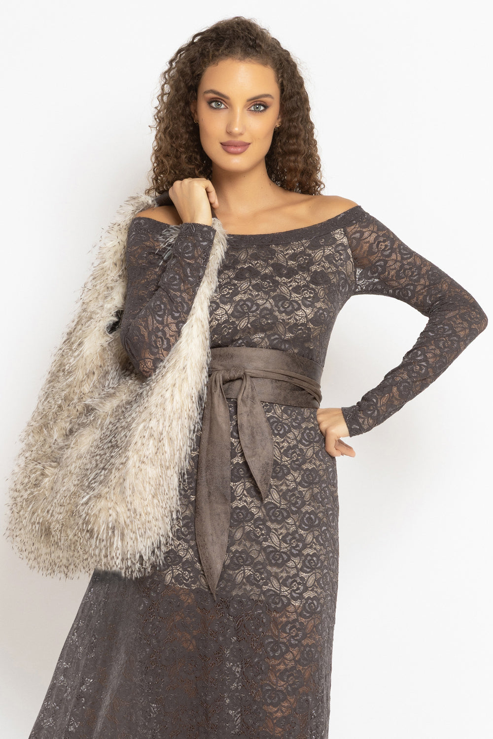 REVERSIBLE OWL FAUX FUR AND LEATHER BAG - ESSENTIALS JIORO ДВУЛИЦЕВА ЧАНТА ОТ ЕКО КОЖА И ШАРКА СОВА - ESSENTIALS JIORO