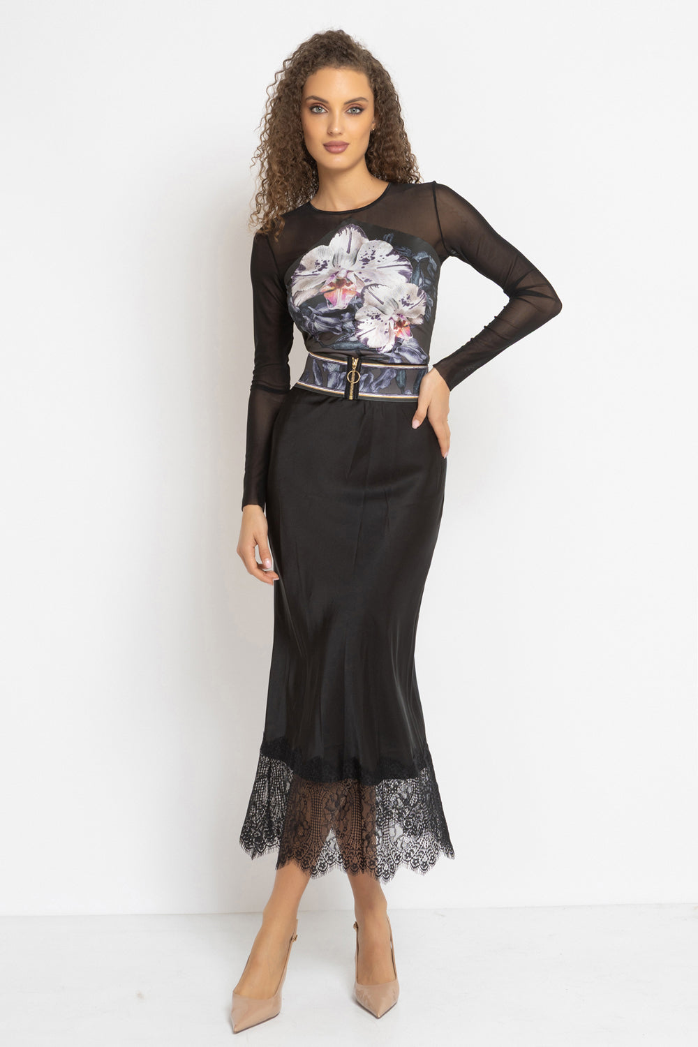 JUPE ÉVASÉE AVEC BORDURE EN DENTELLE NOIRE - ESSENTIALS