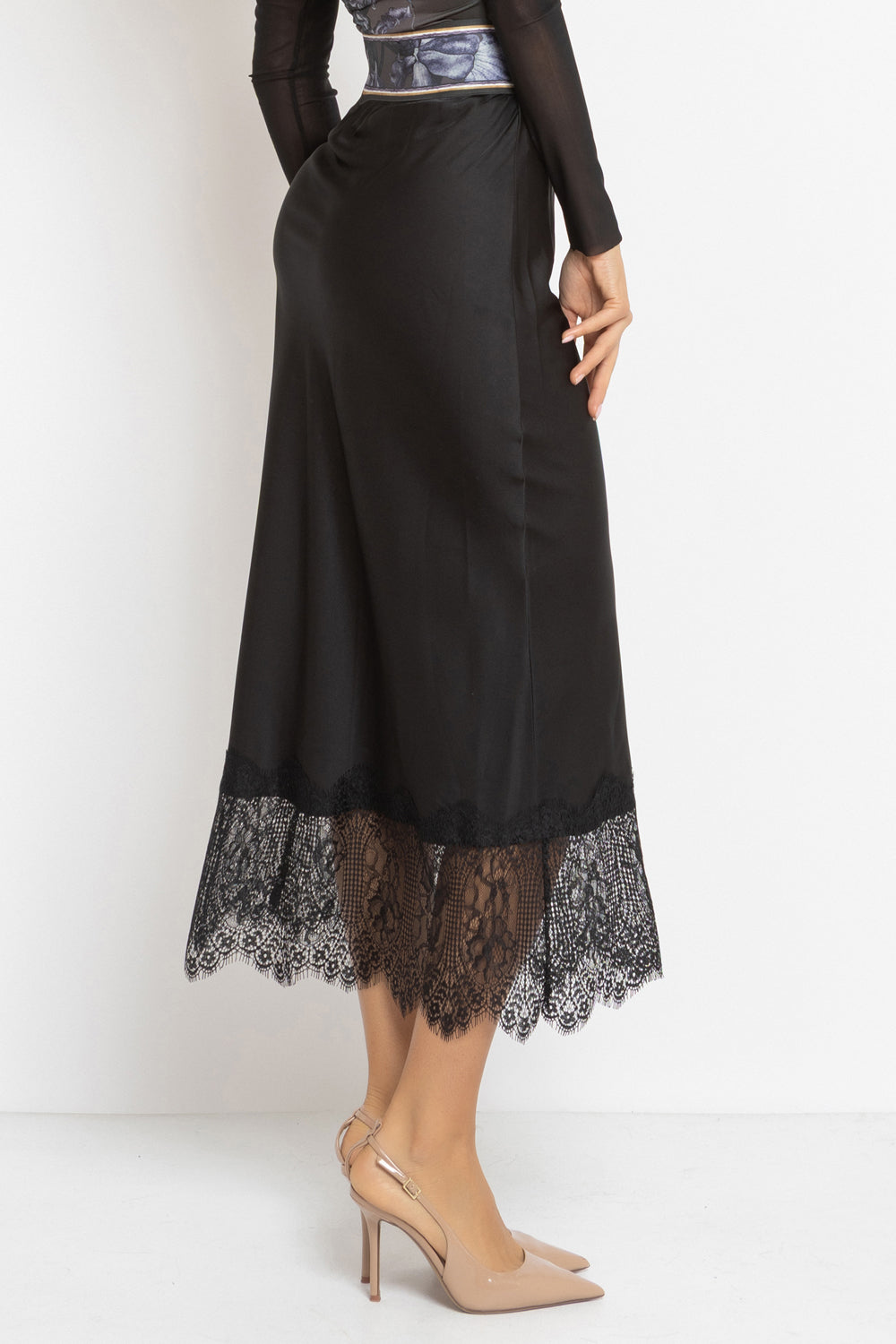 FLARED SKIRT WITH LACE TRIM IN BLACK - ESSENTIALS