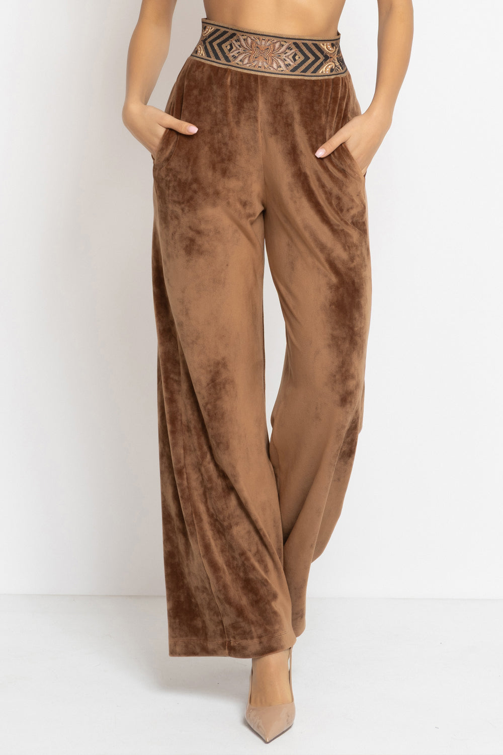 VELVET WIDE-LEG TROUSERS WITH ELASTIC WAIST IN CAMEL - ESSENTIALS JIORO ПАНТАЛОН ОТ КАДИФЕ С ШИРОК КРАЧОЛ И ЛАСТИК В ТАЛИЯ В КАМЕЛ - ESSENTIALS JIORO