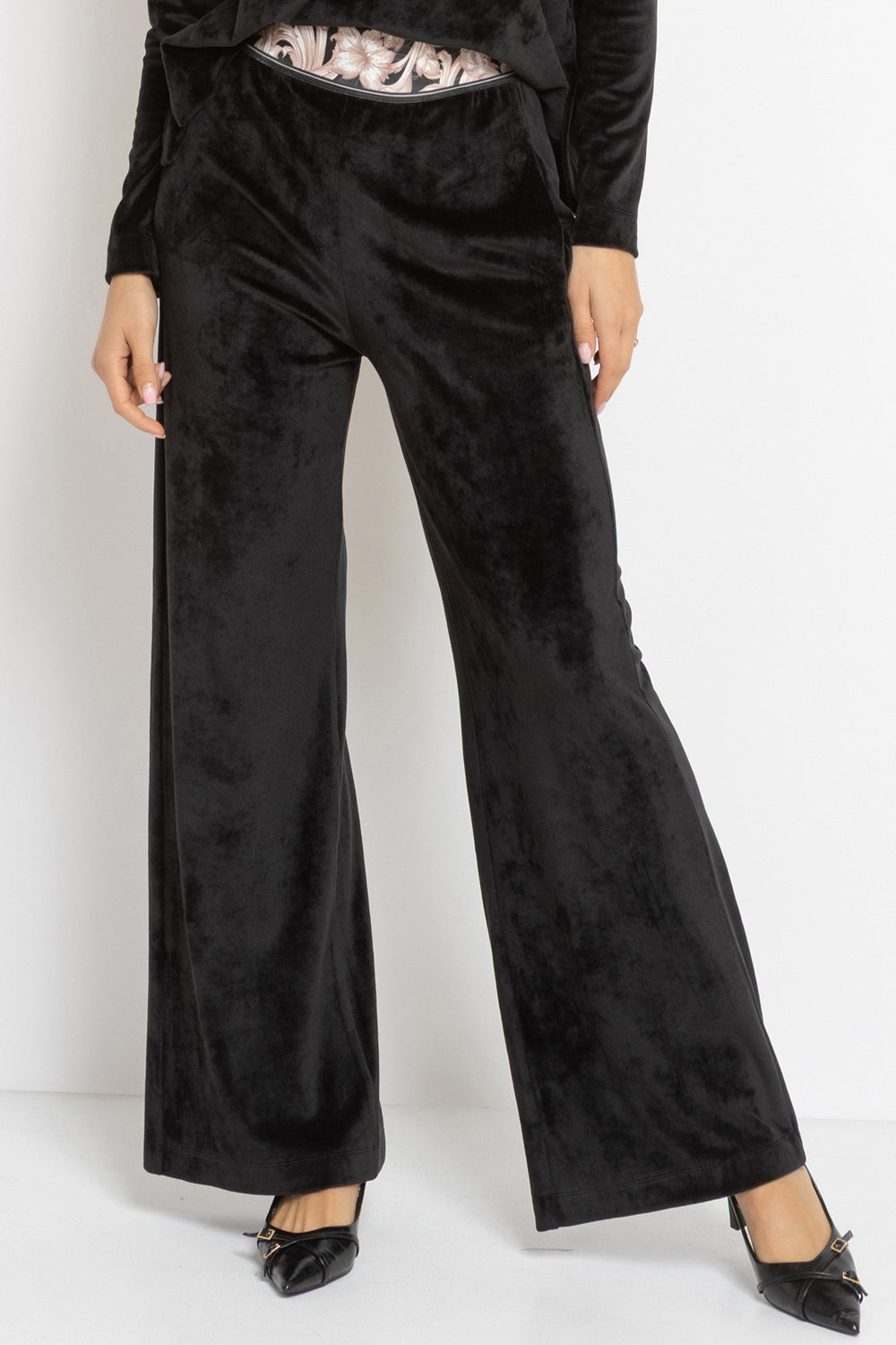 VELVET WIDE-LEG TROUSERS WITH ELASTIC WAIST IN BLACK - ESSENTIALS JIORO ПАНТАЛОН ОТ КАДИФЕ С ШИРОК КРАЧОЛ И ЛАСТИК В ТАЛИЯ В ЧЕРНО - ESSENTIALS JIORO