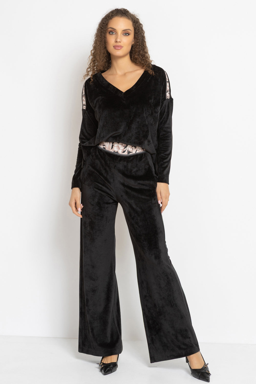 VELVET WIDE-LEG TROUSERS WITH ELASTIC WAIST IN BLACK - ESSENTIALS JIORO ПАНТАЛОН ОТ КАДИФЕ С ШИРОК КРАЧОЛ И ЛАСТИК В ТАЛИЯ В ЧЕРНО - ESSENTIALS JIORO