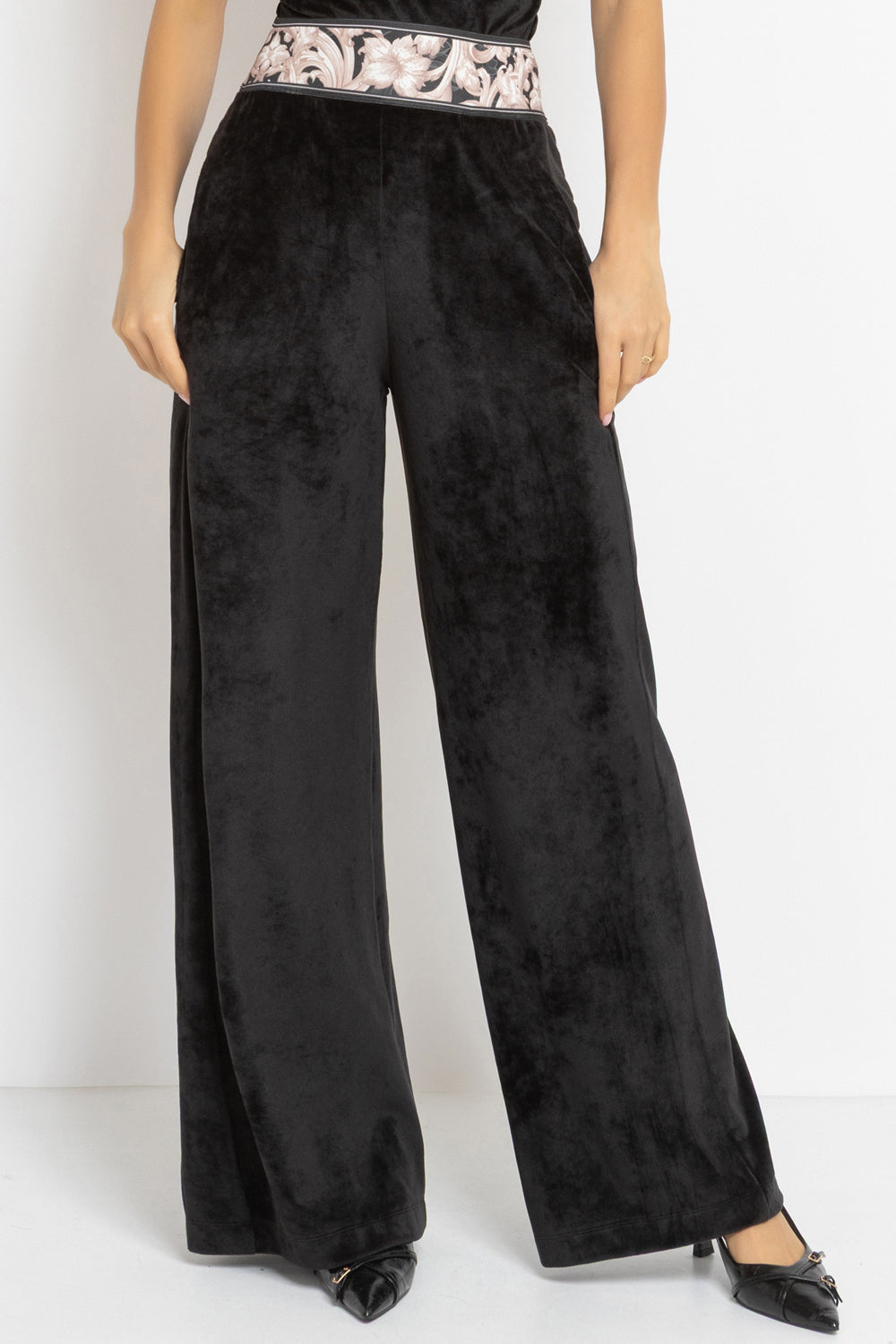 VELVET WIDE-LEG TROUSERS WITH ELASTIC WAIST IN BLACK - ESSENTIALS JIORO ПАНТАЛОН ОТ КАДИФЕ С ШИРОК КРАЧОЛ И ЛАСТИК В ТАЛИЯ В ЧЕРНО - ESSENTIALS JIORO