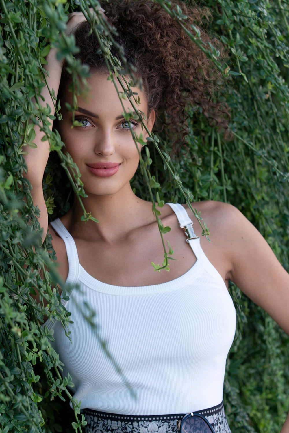 COTTON RIBBED CAMI TOP WITH THIN STRAPS IN WHITE - ESSENTIALS JIORO ПАМУЧЕН РИПСЕН ПОТНИК С ТЪНКИ ПРЕЗРАМКИ В БЯЛО - ESSENTIALS JIORO