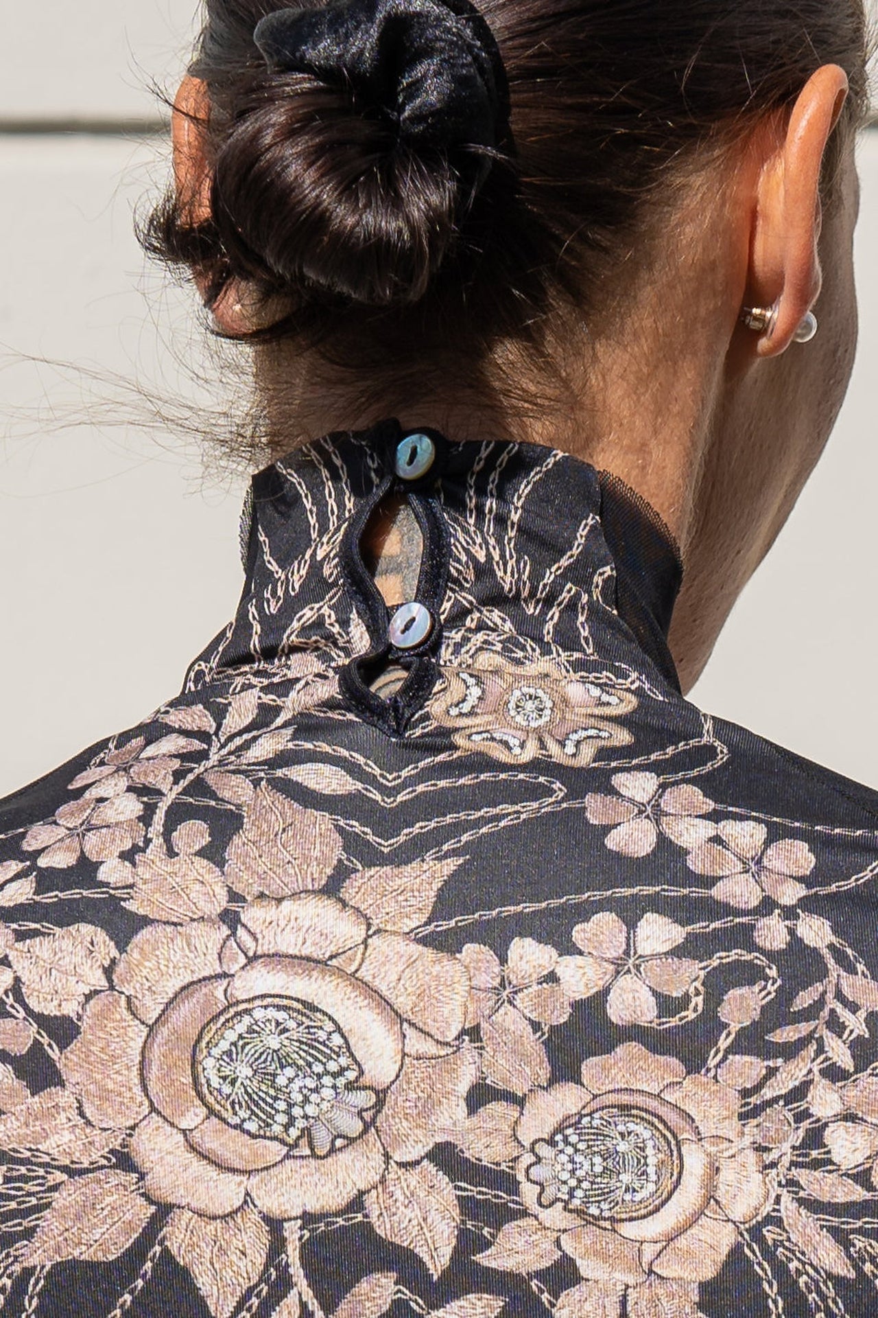 TOP WITH TRANSPARENT SLEEVES - GOLDEN ROSES JIORO ТОП С ТЮЛЕН РЪКАВ - GOLDEN ROSES JIORO