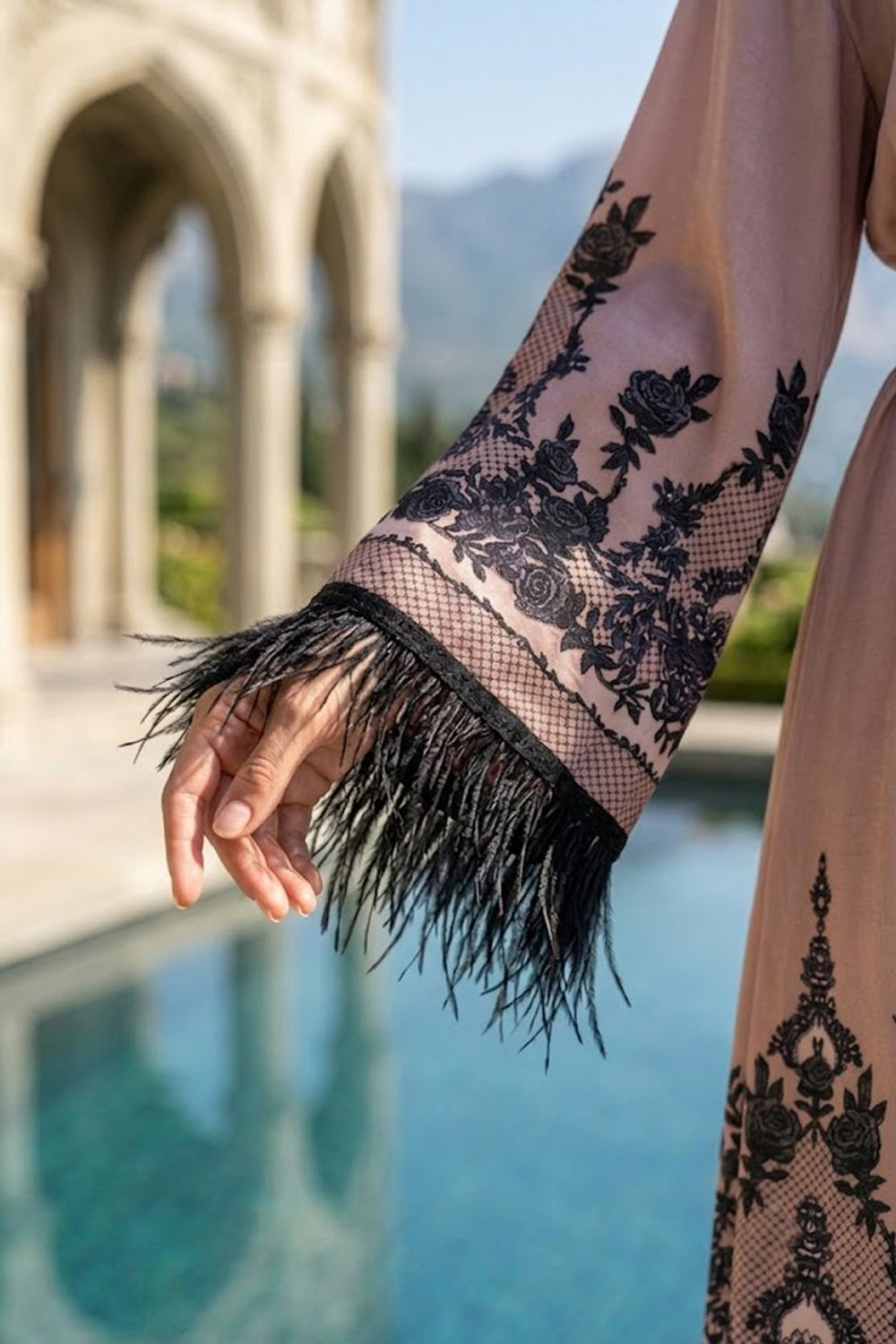 VISCOSE SATIN CAFTAN WITH FEATHERS - GRAFFITI POWDER
