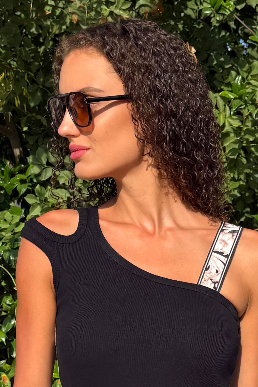 ASYMMETRICAL COTTON RIB TANK TOP IN BLACK WITH ELASTIC STRAP BAROQUE PEARL - ESSENTIALS - Fashion Roots