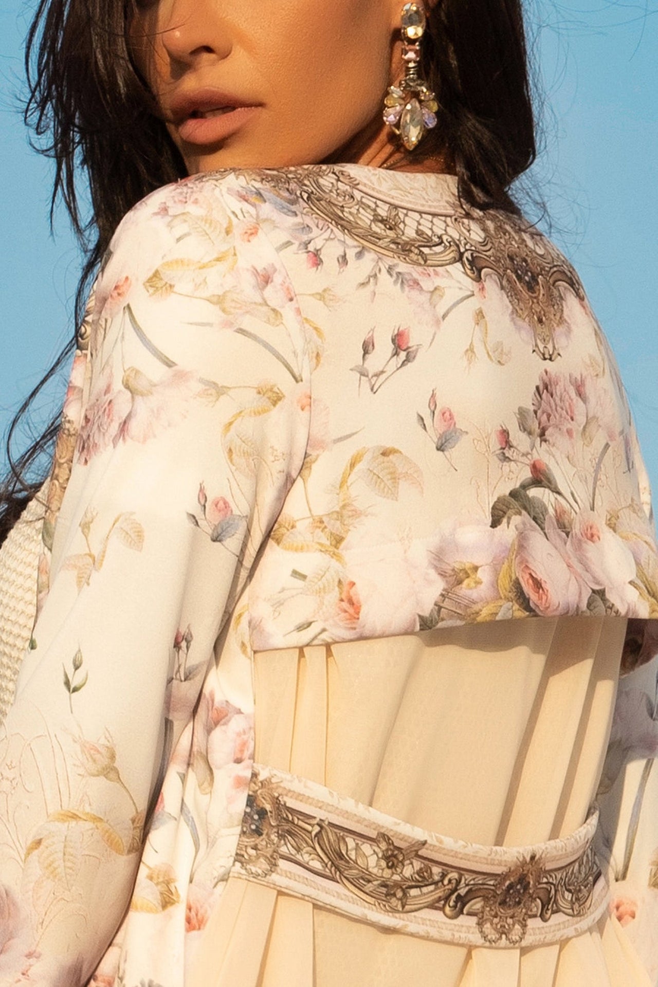 CARDIGAN ÉLÉGANT IMPRIMÉ AVEC DOS EN MOUSSELINE - FLEURS BAROQUES