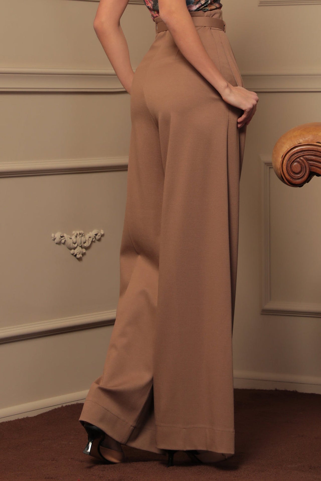 VISCOSE BLEND HIGH-WAISTED BEIGE TROUSERS – ESSENTIALS