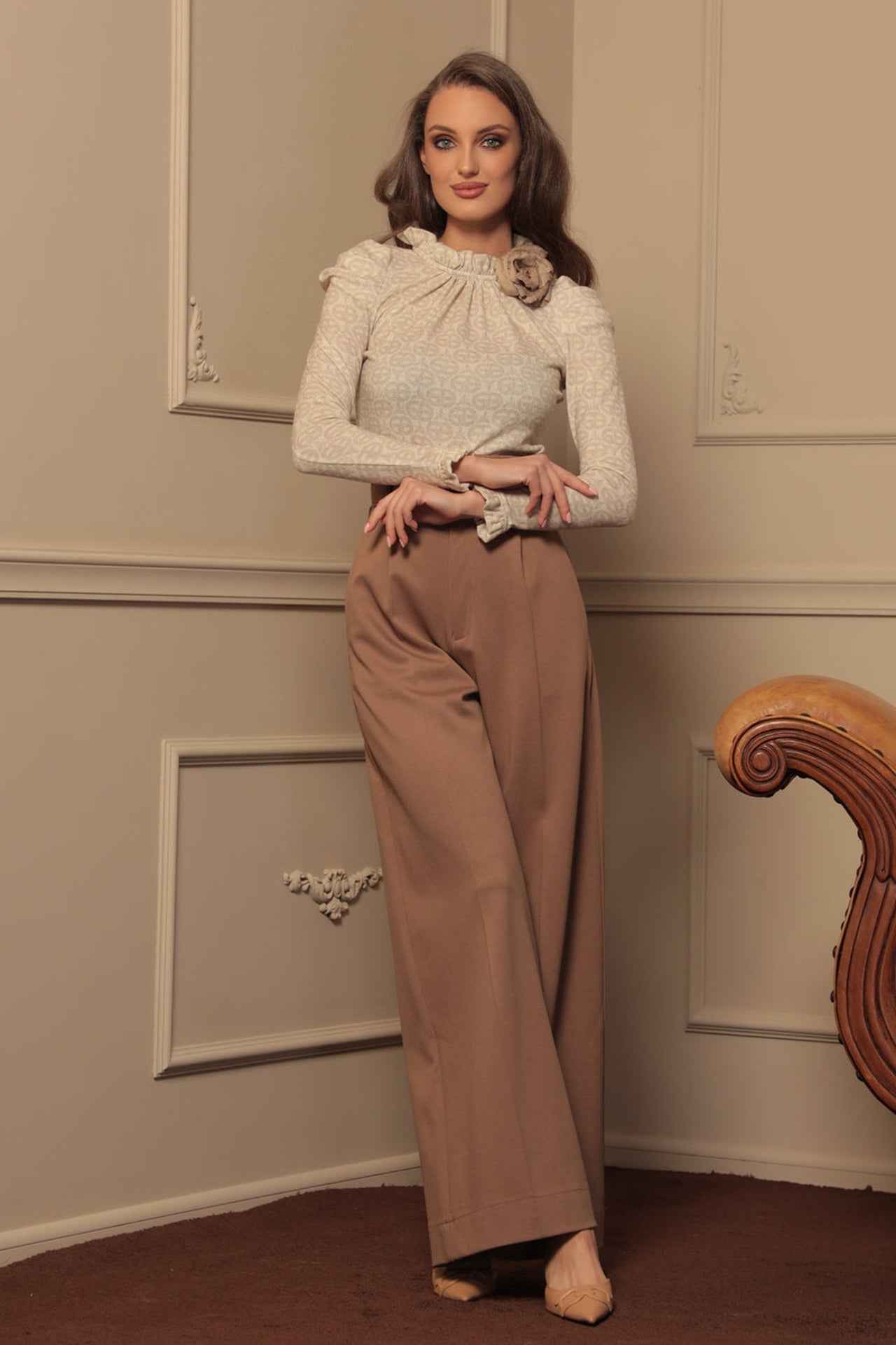 BLOUSE WITH GATHERED NECKLINE AND LOGO PRINT - IVORY LOGO COLLECTION