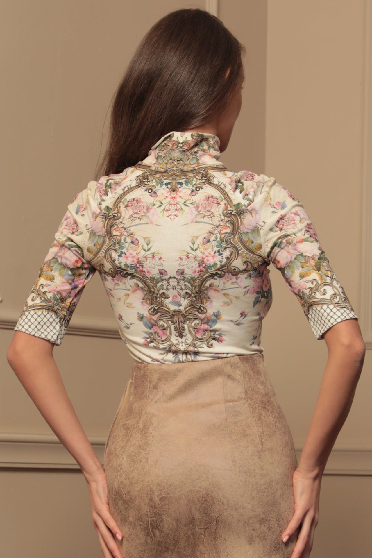 TOP WITH SHOULDER FRILLS - BAROQUE FLOWERS JIORO ТОП С ЕФЕКТЕН РЕГЛАН РЪКАВ - BAROQUE FLOWERS JIORO