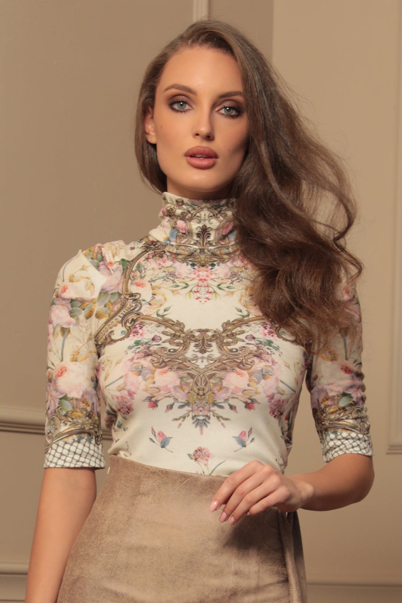 TOP WITH SHOULDER FRILLS - BAROQUE FLOWERS