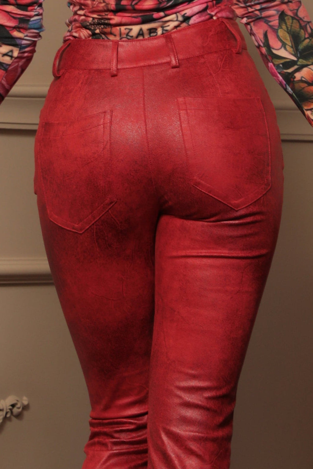 SUEDE LOOK SKINNY 5-POCKET PANTS IN RED - ESSENTIALS JIORO ПАНТАЛОН СЛИМ В ЧЕРВЕН ВЕЛУР - ESSENTIALS JIORO