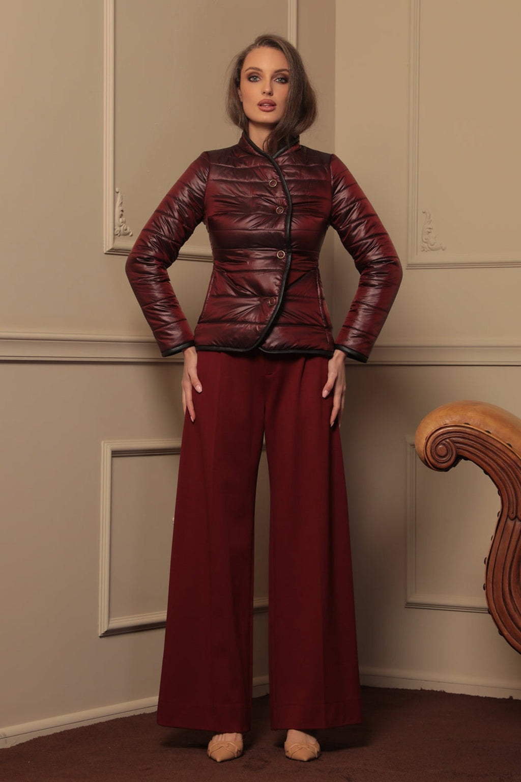 VESTE LÉGÈREMENT ENDUITE AVEC DOUBLURE MATELASSÉE EN BORDEAUX - ESSENTIALS