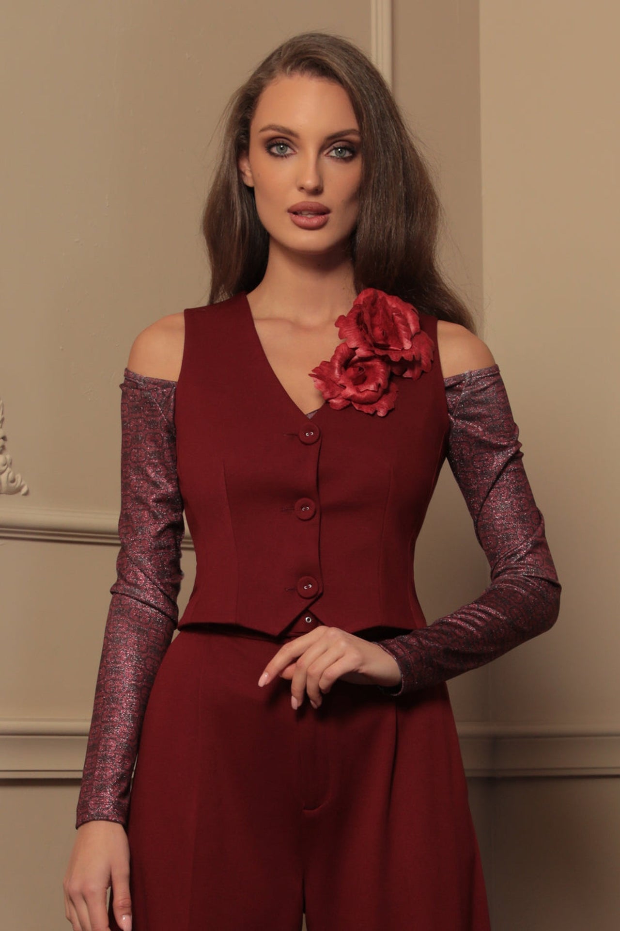 TOP WITH TWIST DETAIL AND LONG SLEEVES - BURGUNDY LOGO