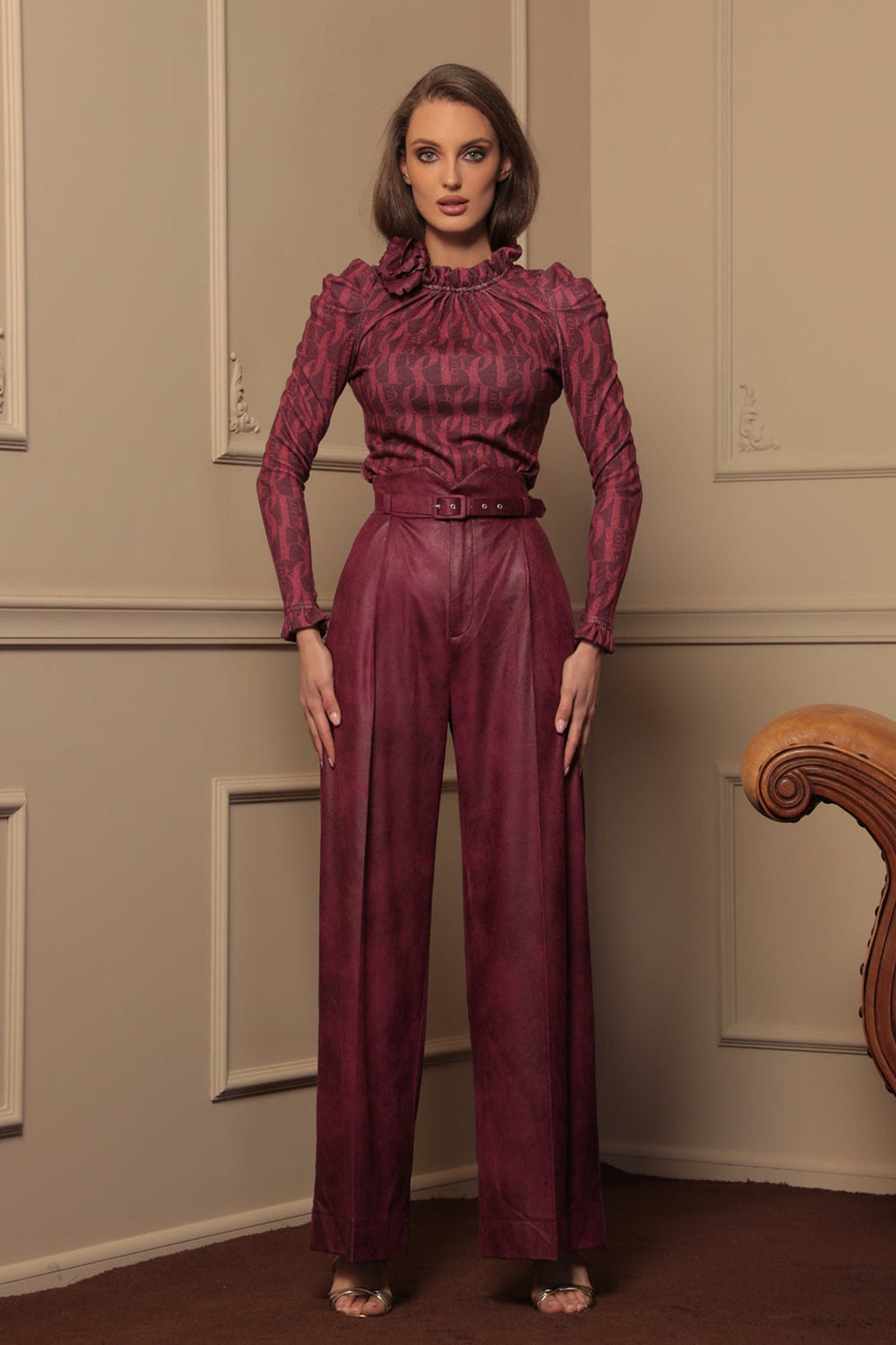 BLOUSE WITH GATHERED NECKLINE AND LOGO PRINT - BURGUNDY LOGO - Fashion Roots