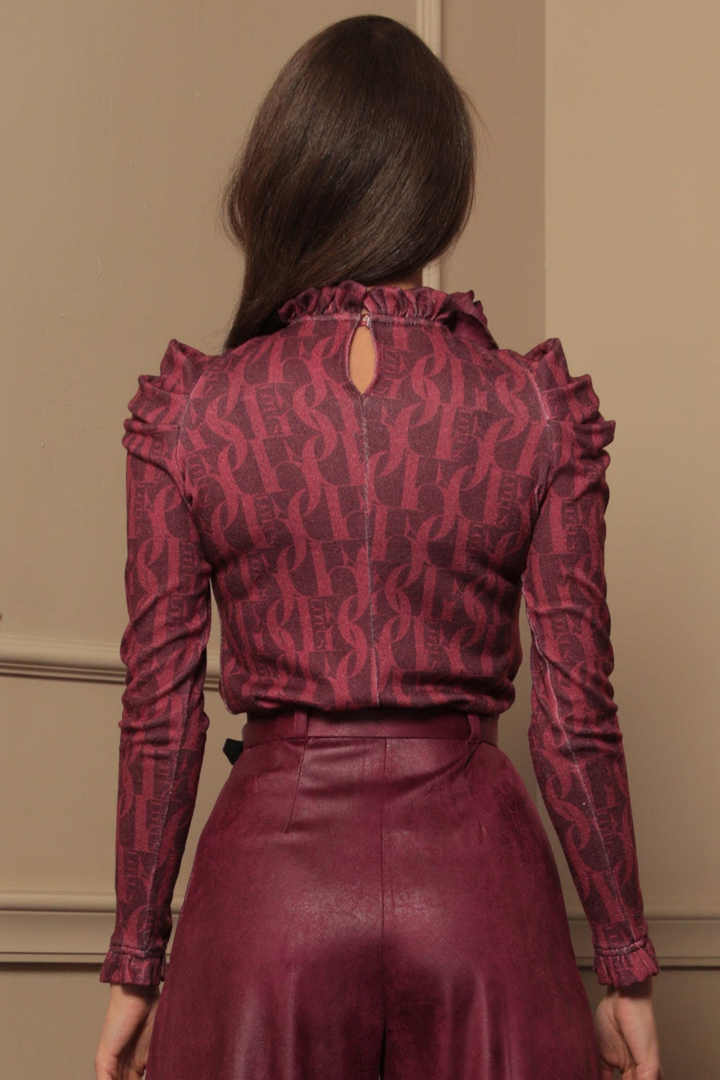 BLOUSE WITH GATHERED NECKLINE AND LOGO PRINT - BURGUNDY LOGO - Fashion Roots