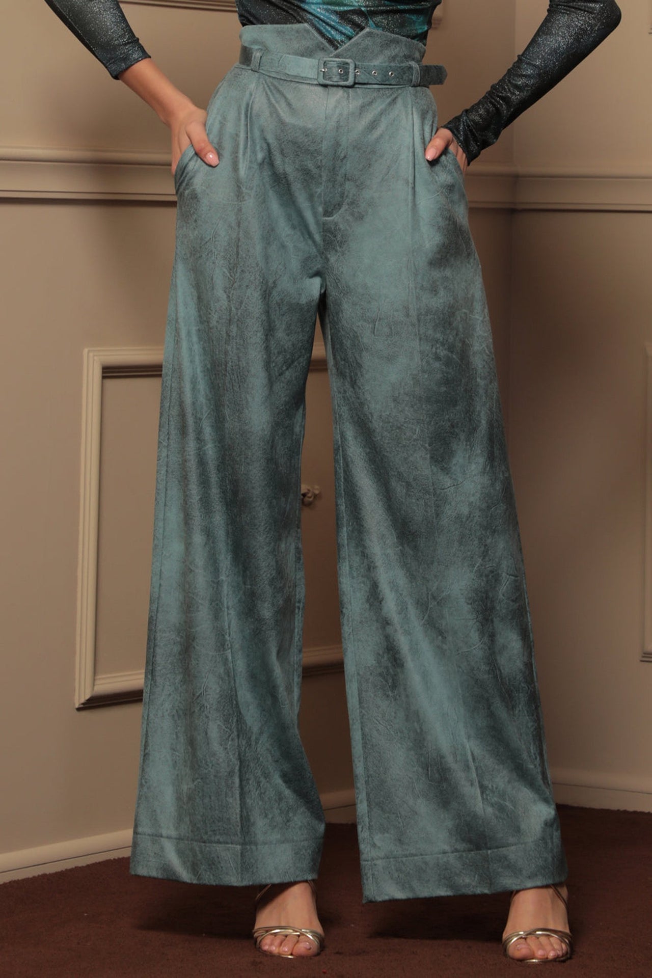 HIGH-WAISTED BLUE TROUSERS – ESSENTIALS JIORO ШИРОК ПАНТАЛОН ОТ ВЕЛУР С ВИСОКА ТАЛИЯ В ЦВЯТ АЗУРНО СИНЬО - ESSENTIAL JIORO