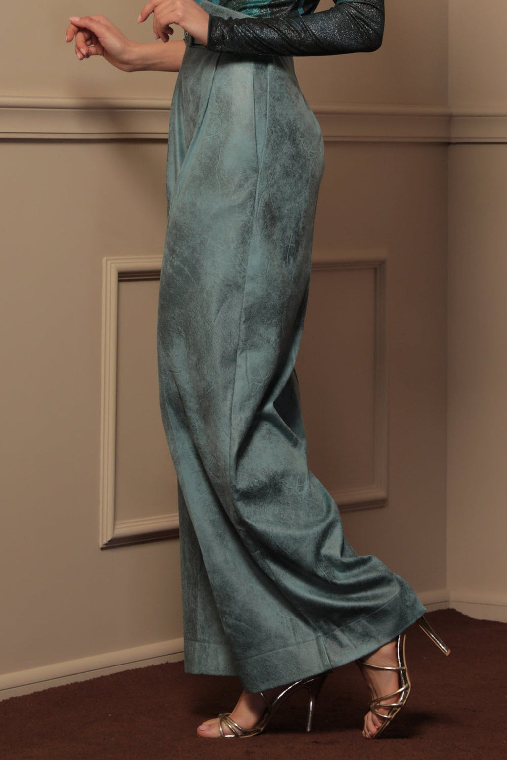 HIGH-WAISTED BLUE TROUSERS – ESSENTIALS