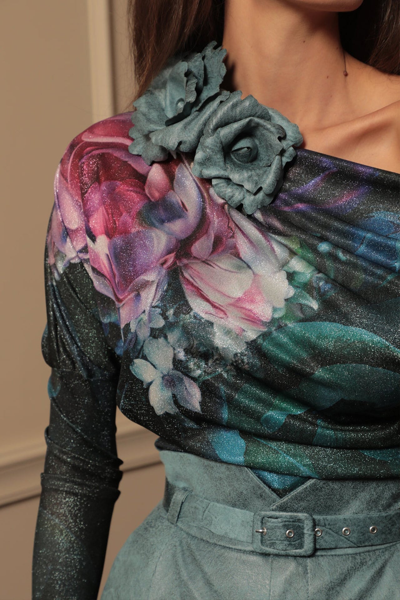 SMALL SUEDE-LOOK BLUE ROSE BROOCH JIORO РЪЧНО ИЗРАБОТЕНА БРОШКА ОТ ВЕЛУР МАЛКО ЦВЕТЕ В АЗУРНО СИНЬО JIORO