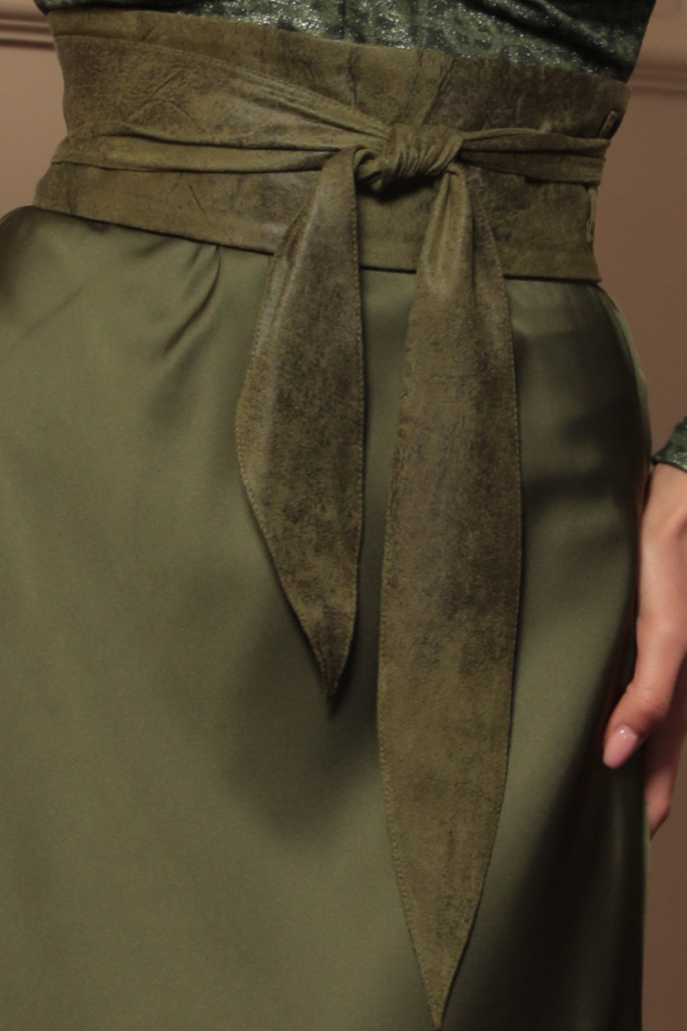 WRAP-STYLE BELT - SUEDE-LIKE IMITATION IN OLIVE GREEN - ESSENTIALS