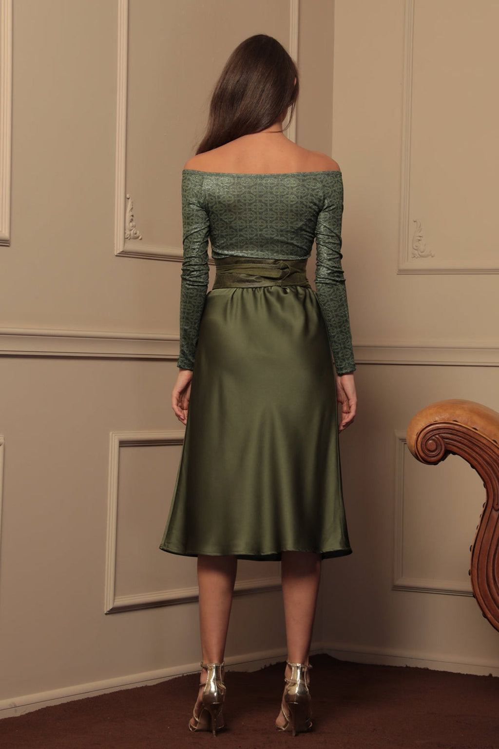 JUPE EN SATIN COUPE BIAIS AVEC CEINTURE ÉLASTIQUE VERT OLIVE - ESSENTIALS